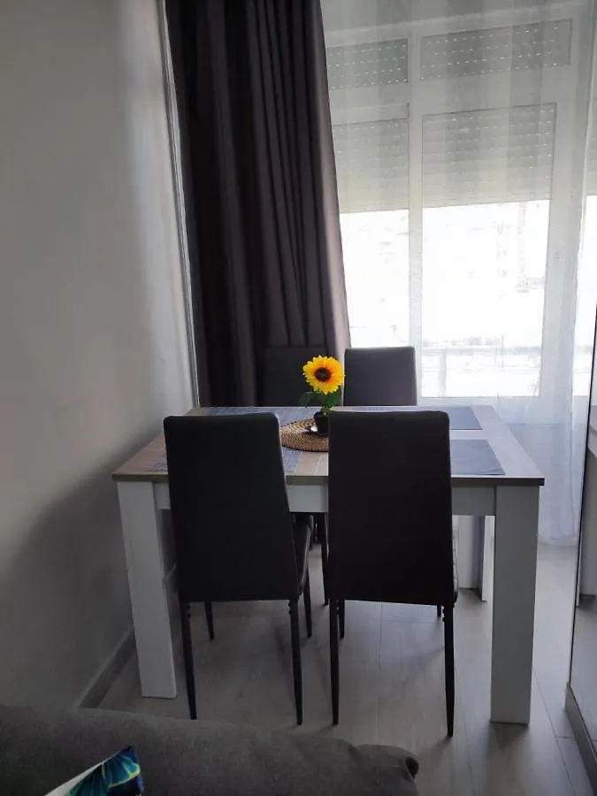 Estudio De La Rosa Torremolinos 0*,